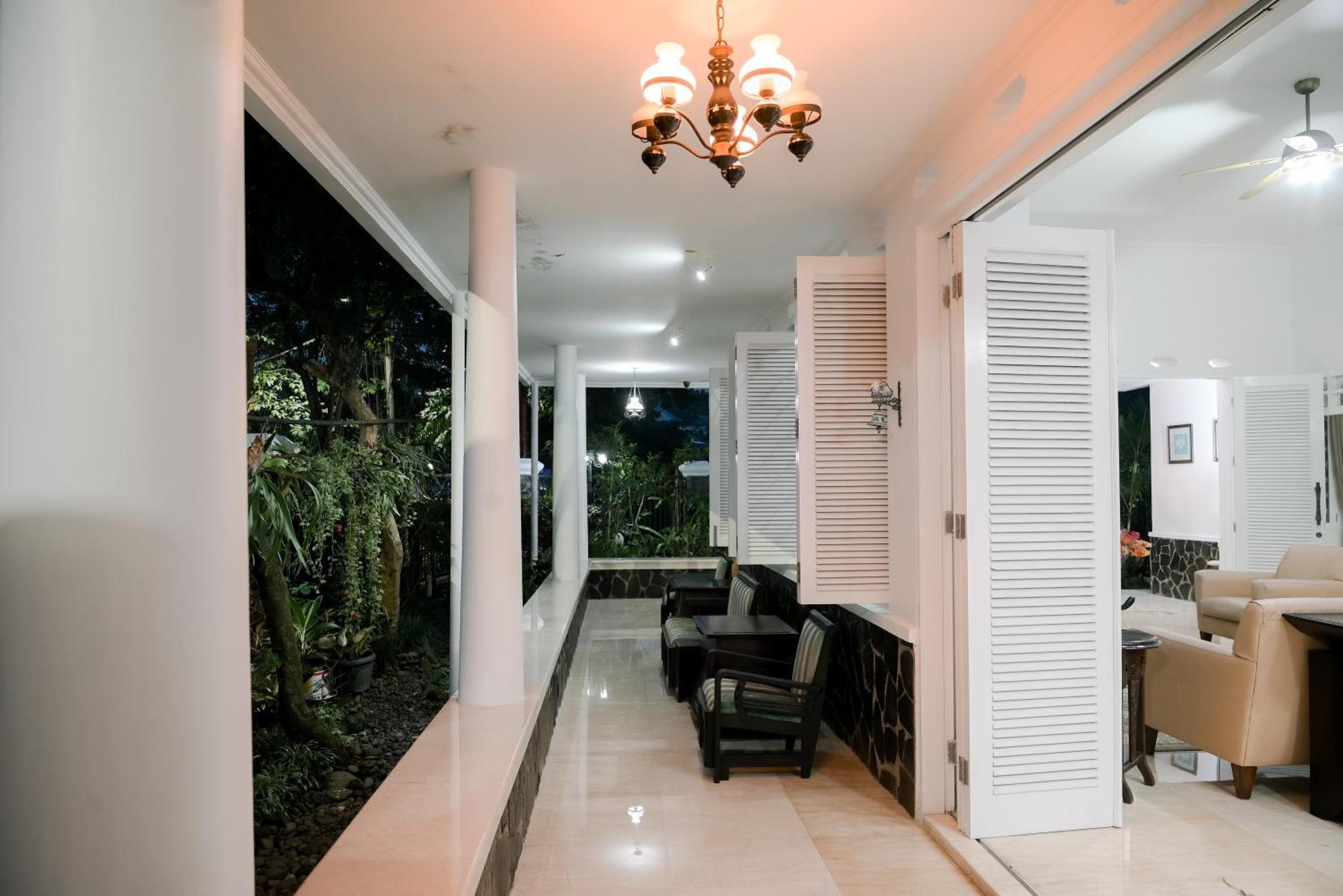 Kirana Guest House Богор Екстериор снимка